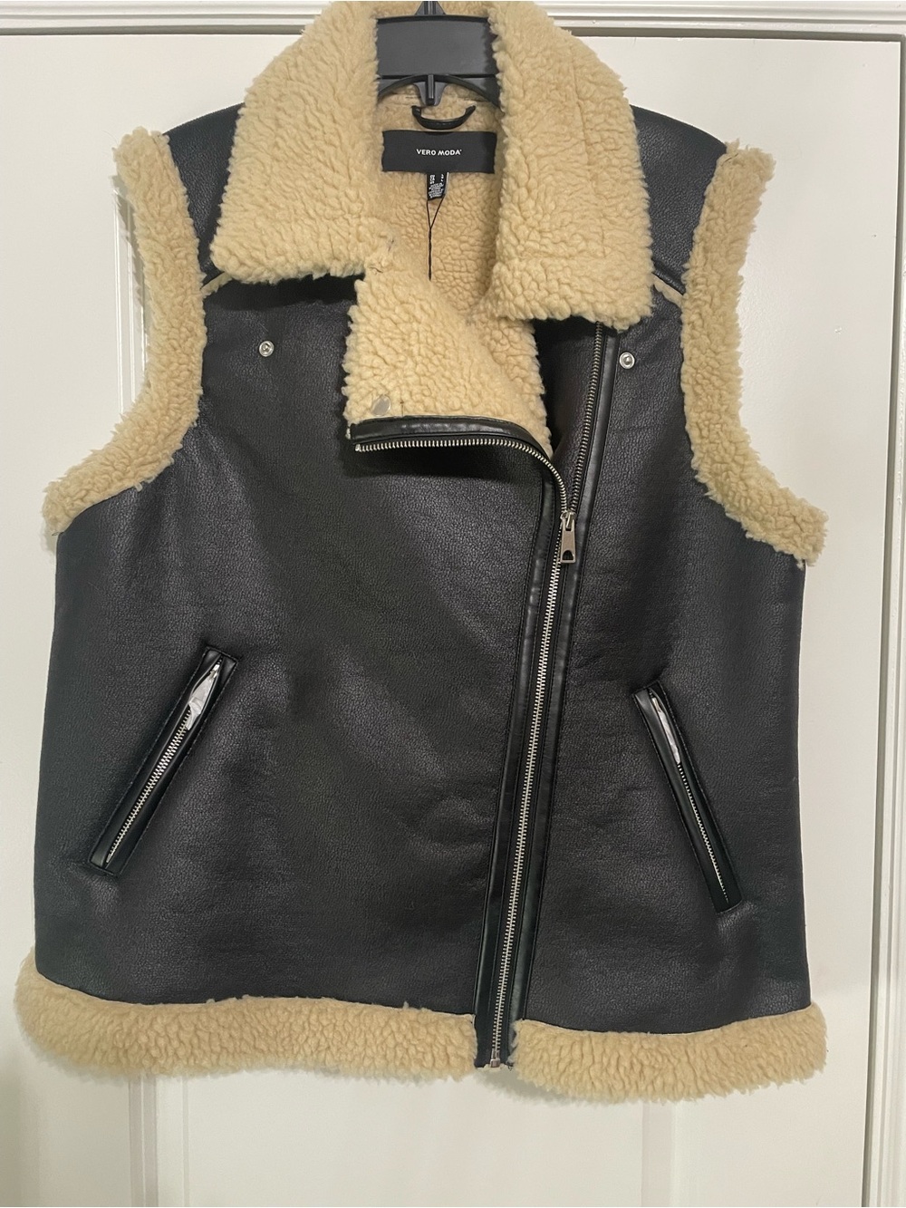 Vero Moda Black Faux Leather Vest with Cream Shearling Trim NWT SIZE Large